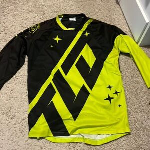 Gently used large Troy lee mountain bike jersey. No holes.